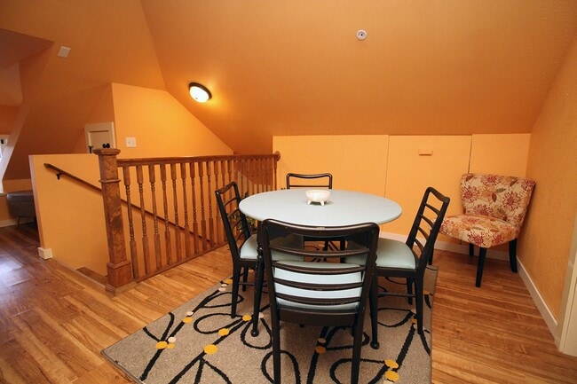 Building Photo - 4033 SE Hawthorne Blvd