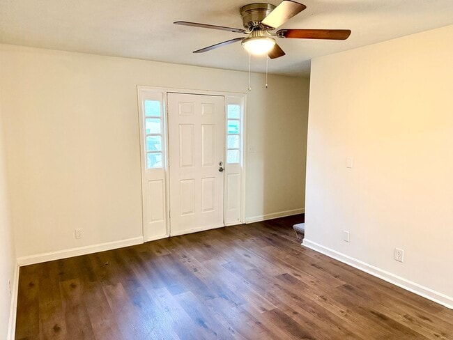 Building Photo - Welcome to this charming 2-bedroom, 2-bathroom home located in the heart of Fayetteville, GA.