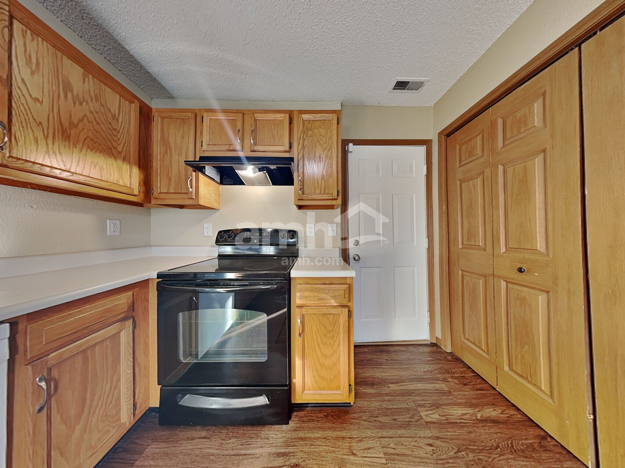 Building Photo - 6044 Draycott Dr