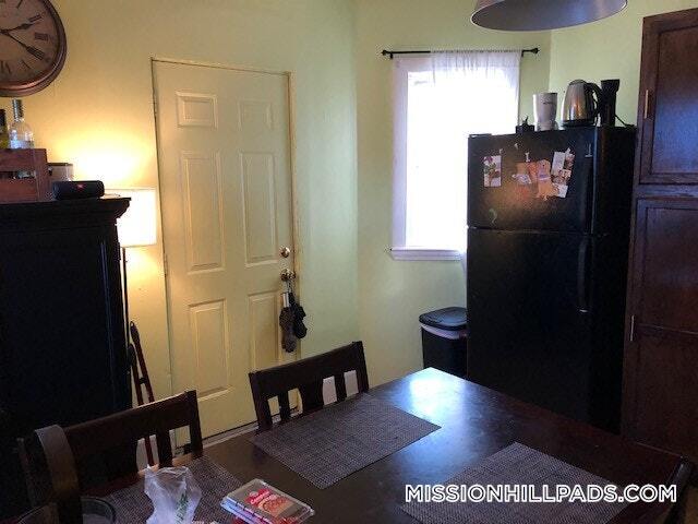 Building Photo - 40 Hillside St