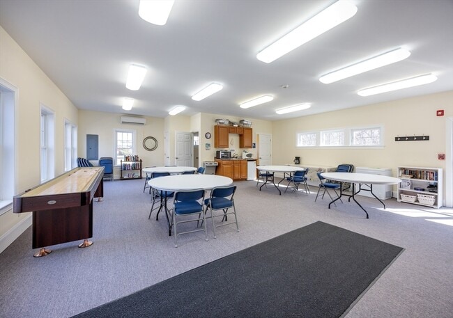 Building Photo - 2 Blueberry Dr