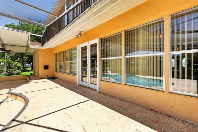 Building Photo - 1627 Canal Ct