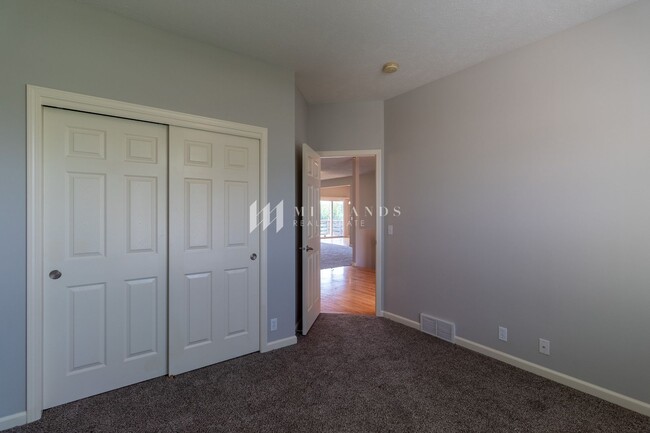 Building Photo - Ranch Townhome in Shadow View