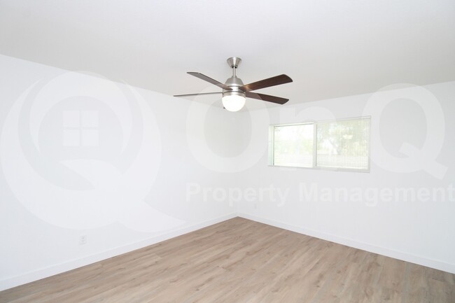 Building Photo - 10312 E Cactus Rd
