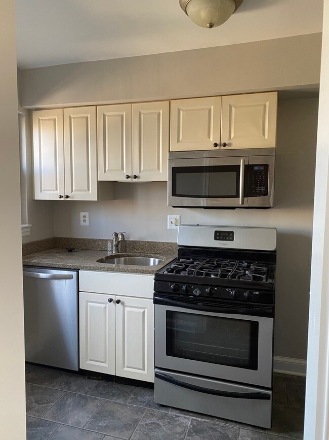 Building Photo - 314 Clifford Ave