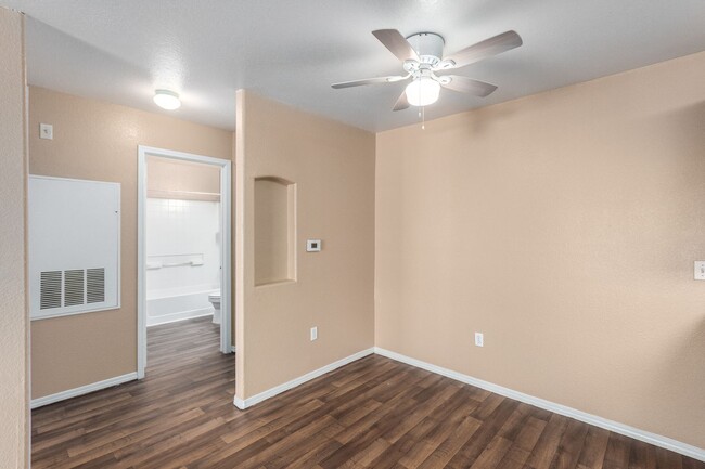 Building Photo - FREE RENT UNTIL 12-31-24- *HCVP CONSIDERED...