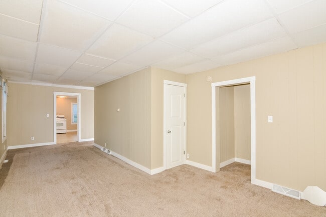 Building Photo - 454 Sherburne Ave