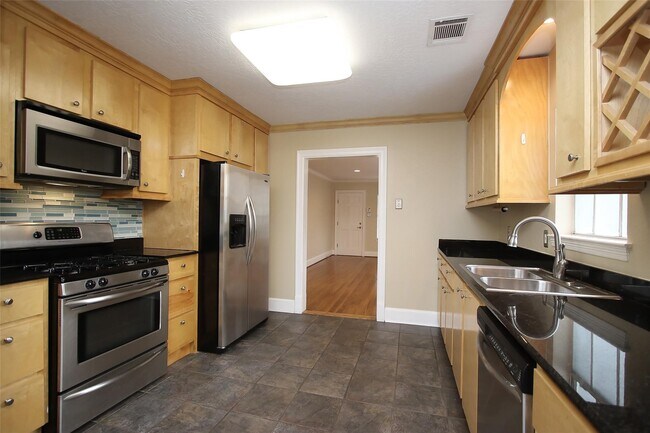 Building Photo - 1010 Louise St