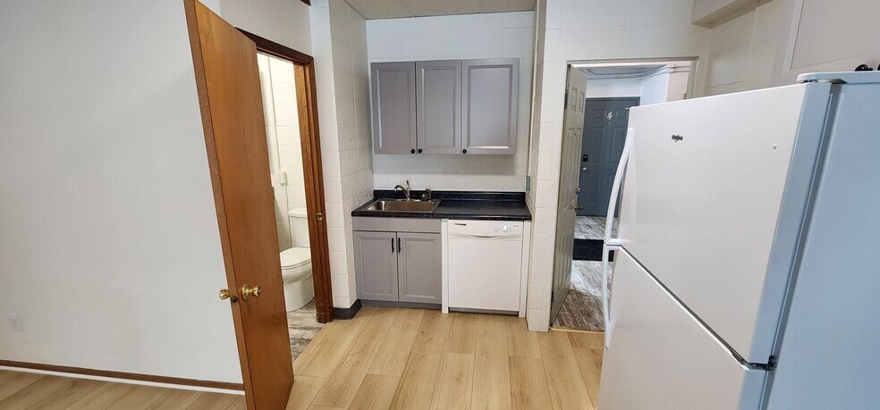 Building Photo - 311 Division St