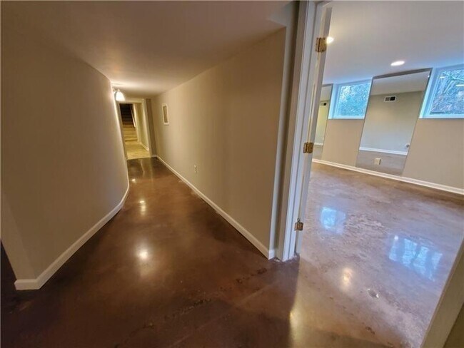 Building Photo - 4615 Mystic Dr NE
