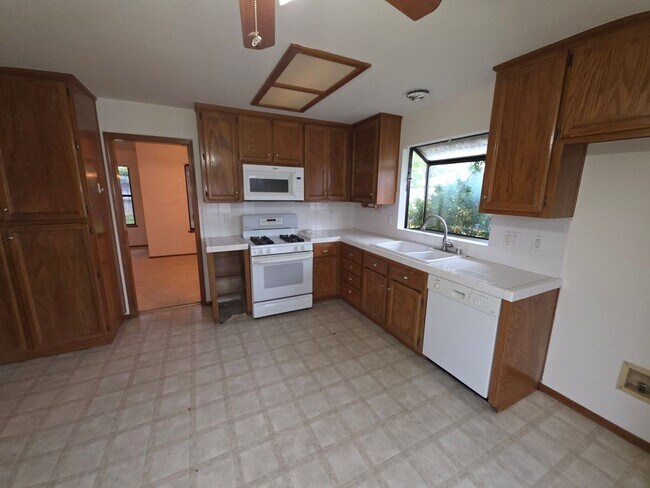 Building Photo - Charming Single-Story Home in Lincoln - Av...