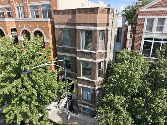 Building Photo - 1128 W Diversey Pkwy