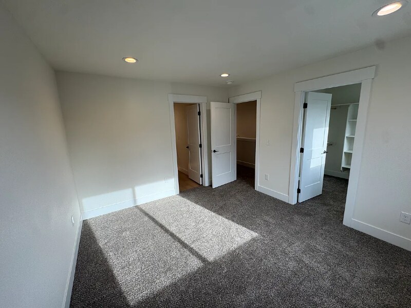 Building Photo - 3921 E 27th Ave