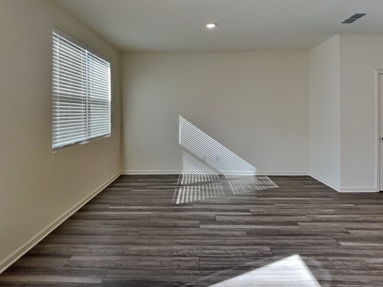 Building Photo - 126 Saginaw Ct