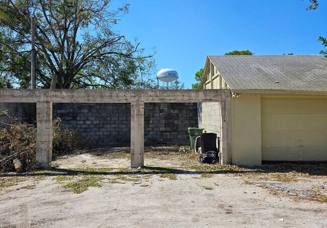 Building Photo - 612 26th St W