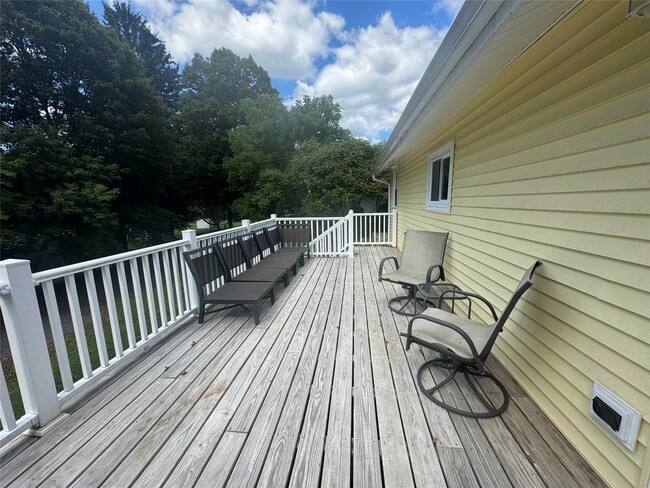 Building Photo - 45 Kattelville Rd