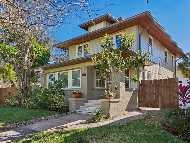 Building Photo - 344 21st Ave NE