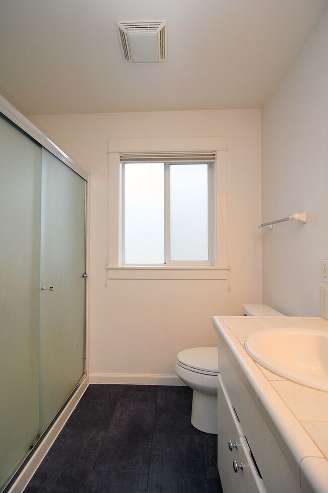 Building Photo - Delightful Newer Construction 3 Bed/2.5 Bath Home in Tranquil Beaverton Neighborhood