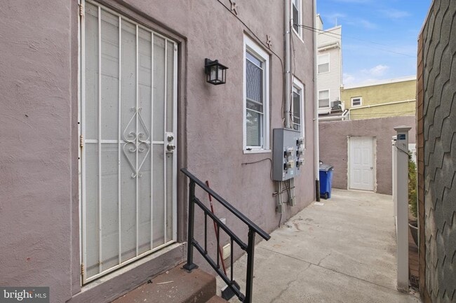 Building Photo - 2162 E York St