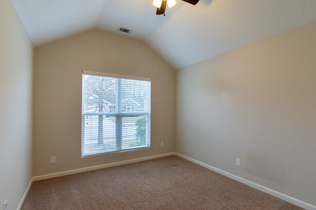 Building Photo - 3237 Alexandria Dr