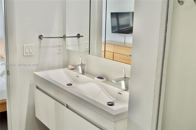 Building Photo - 6770 Indian Creek Dr