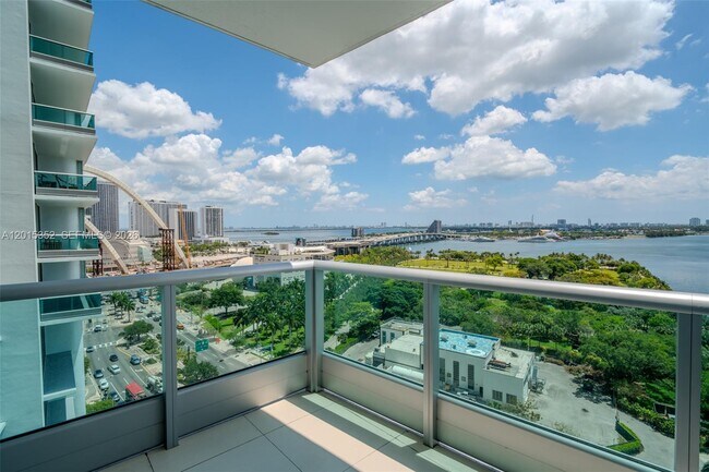 Building Photo - 900 Biscayne Blvd