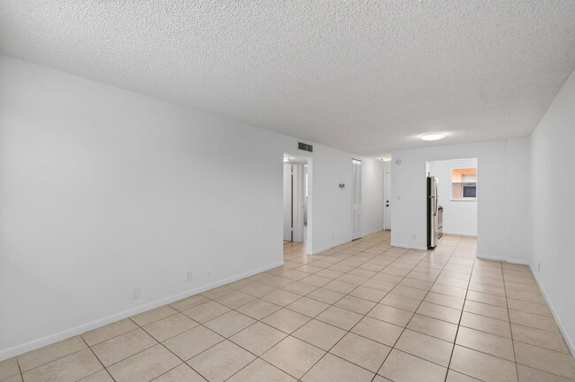 Building Photo - 450 SW 2nd Ave