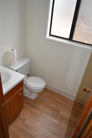Building Photo - 2 Bedroom 1.5 Bathroom 4 plex (6 month lea...