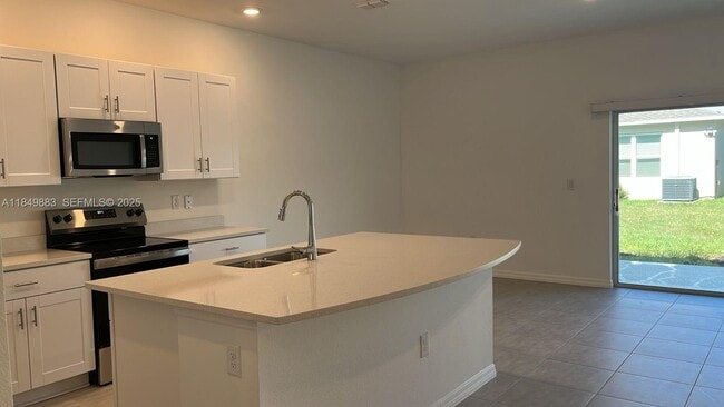 Building Photo - 2565 Penguin Blvd