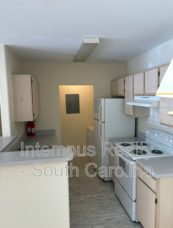 Building Photo - 897 Fording Island Rd