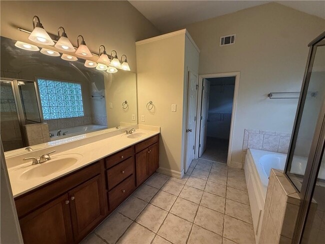 Building Photo - 7256 Village Creek Trace