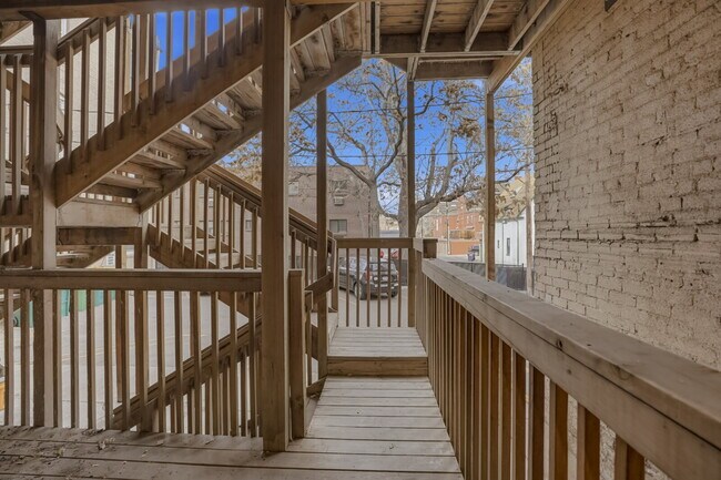 Building Photo - Spacious Two Bedroom in Cap Hill