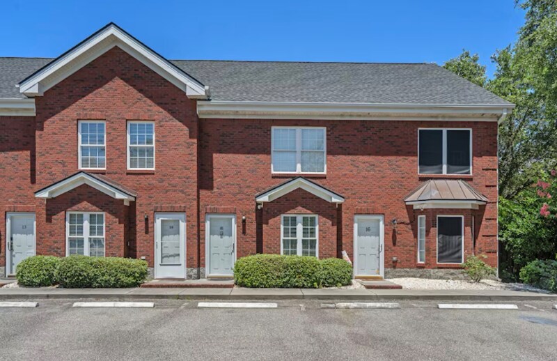 Building Photo - 2200 Crow Ln