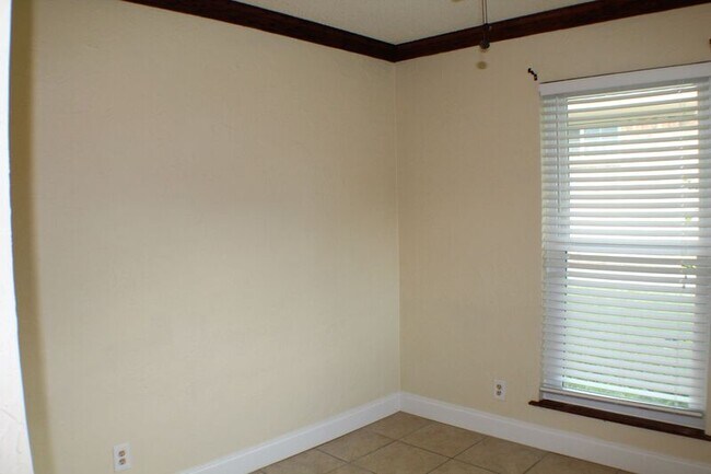 Building Photo - 7838 Williams Ave