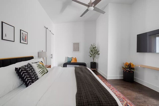 Building Photo - Stylish 1-Bedroom Near Downtown Dallas