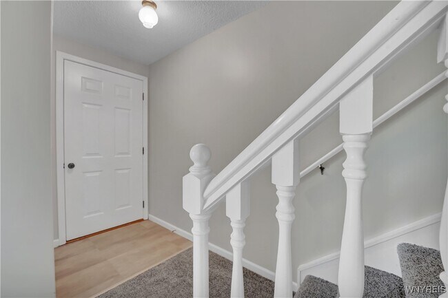 Building Photo - 93 Jessica Ln