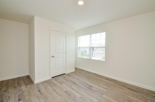 Building Photo - 27314 Clear Breeze Dr