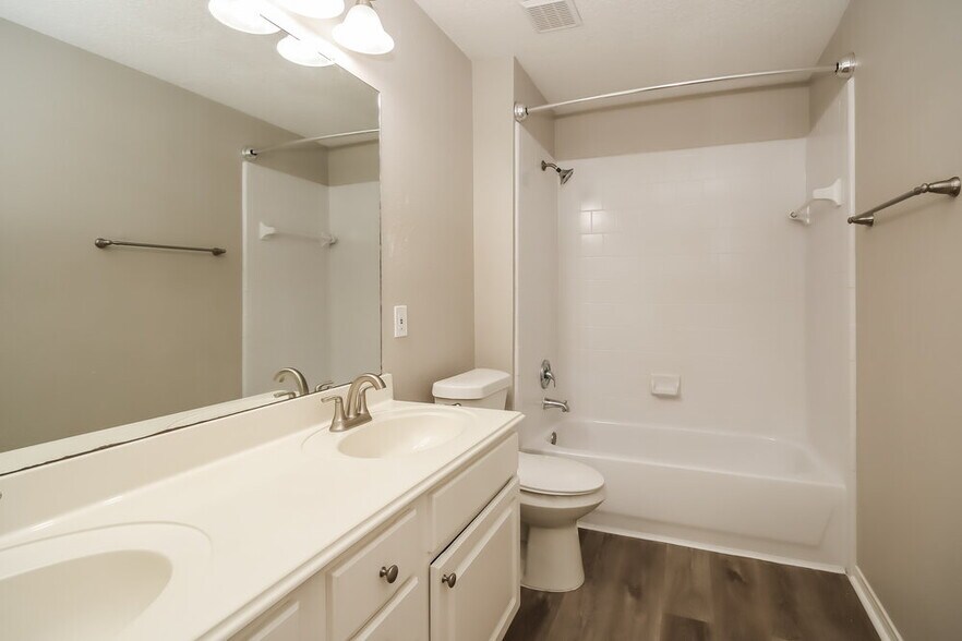 Building Photo - 19322 Oak Station Dr