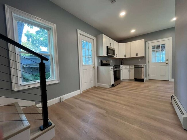 Building Photo - 417 W Court St