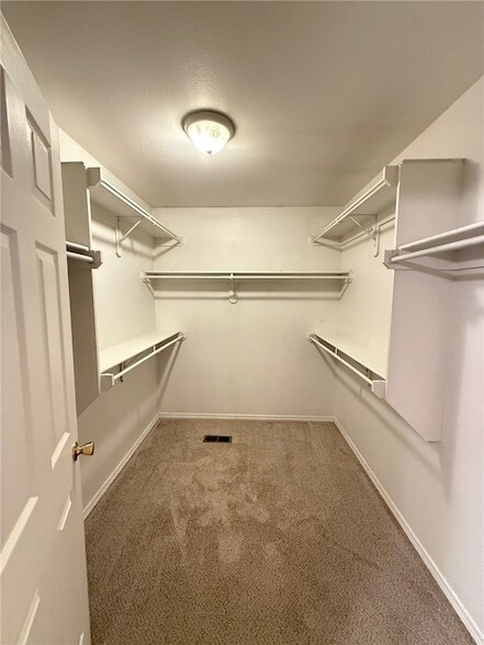 Building Photo - 2151 Skyler Dr