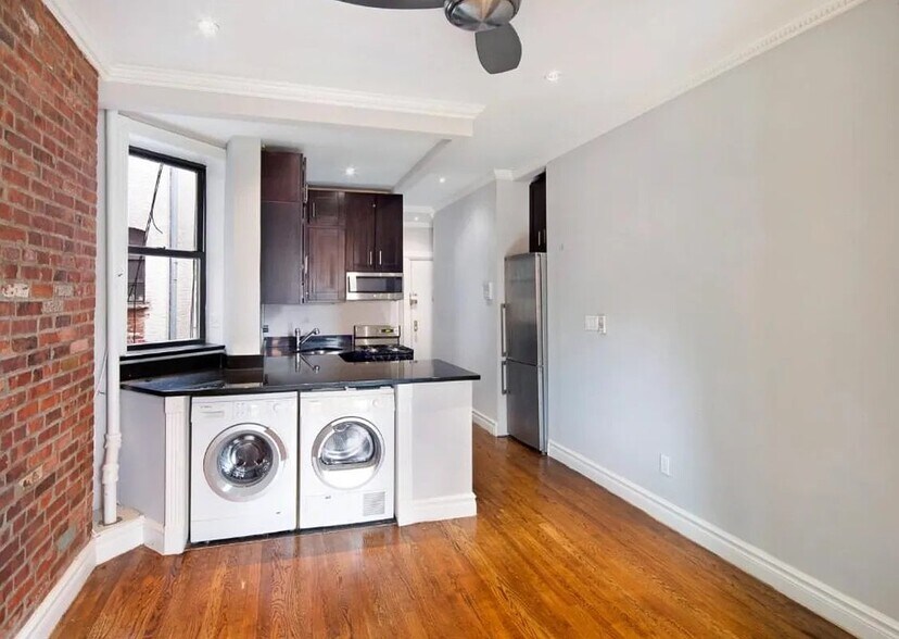 Building Photo - 248 Mott St