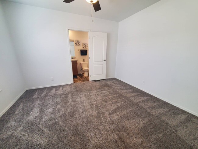 Building Photo - 4100 N Romero Rd