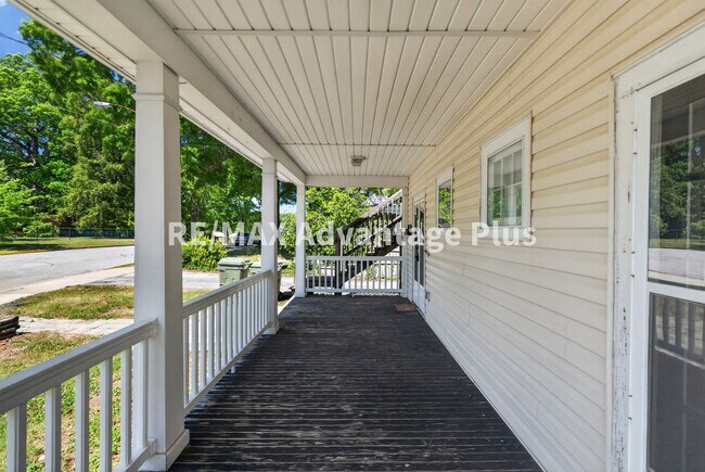 Building Photo - 106 Grove St
