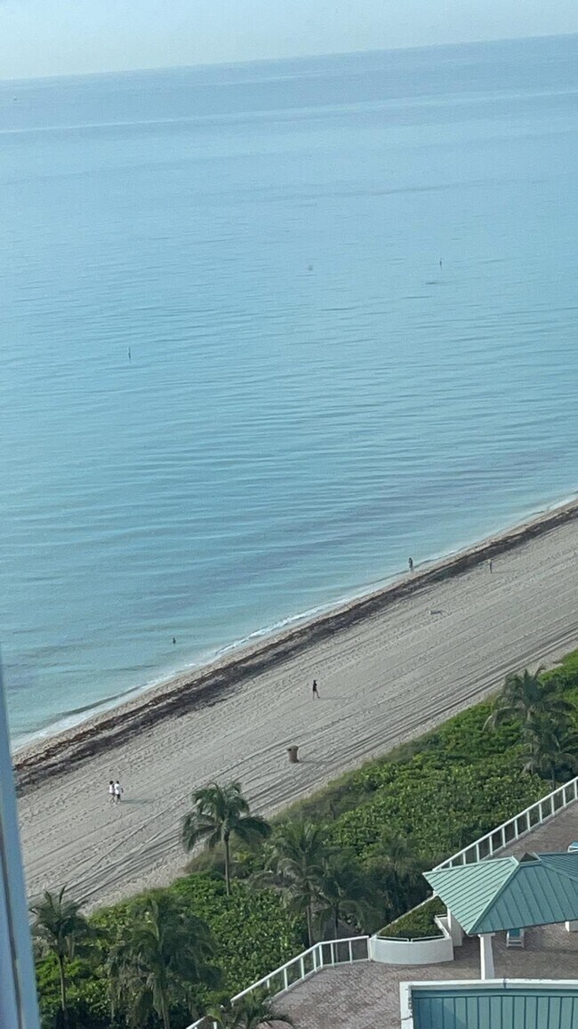 Building Photo - 16699 Collins Ave