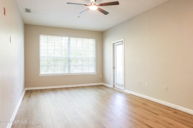 Building Photo - 10550 Baymeadows Rd