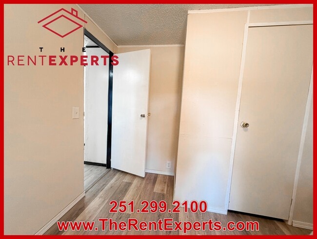 Building Photo - 6360 Mauvilla Dr W