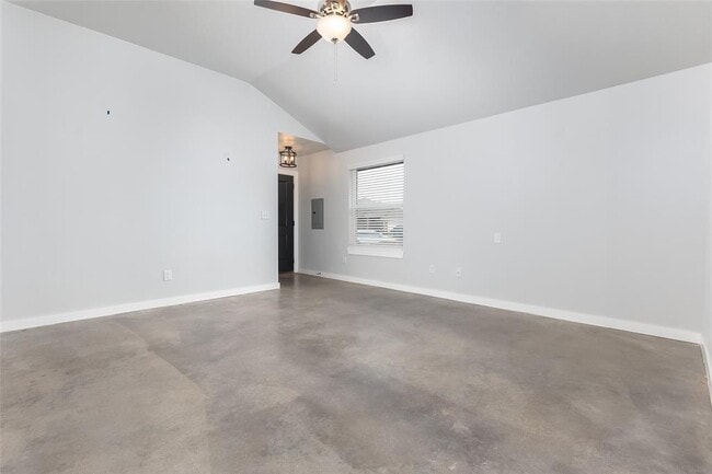 Building Photo - 13324 Springcreek Dr