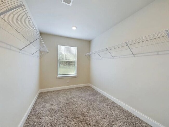 Building Photo - 3 Bed/2.5 Bath Beautiful Newer Constructio...