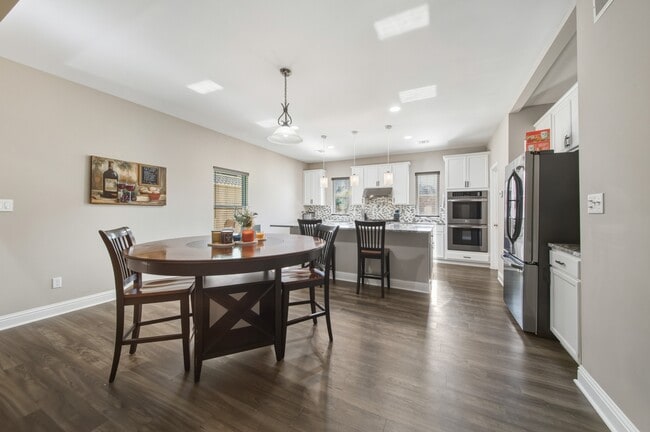 Building Photo - 213 E Peck Blvd