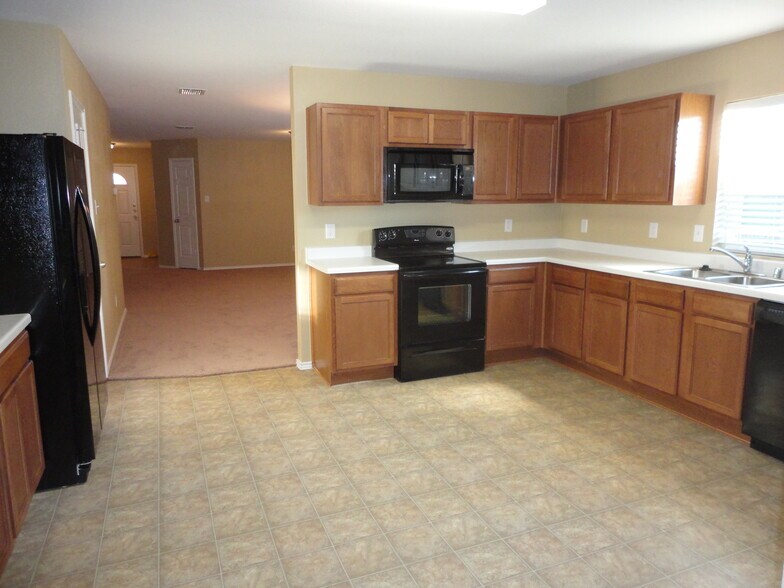 Building Photo - 811 Wild Prairie Dr